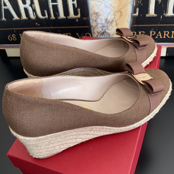 Salvatore Ferrgamo Womens Wedge Sz 9 - Picture 6 of 9